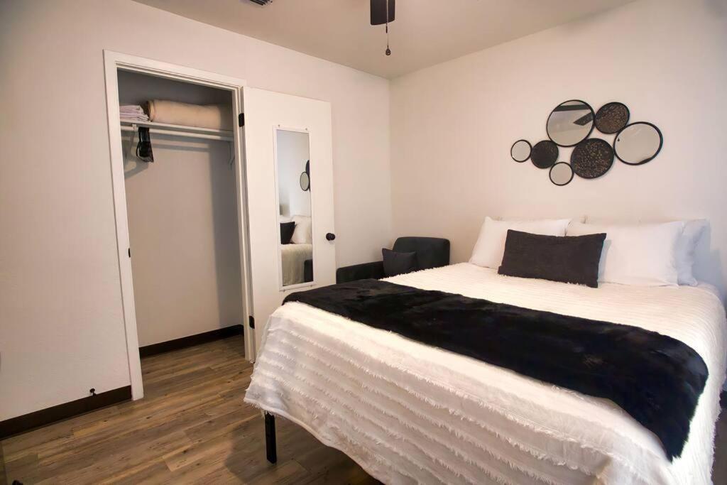 Chic & Cozy 2 Bedroom - 1 Bathroom - Rated Best Eagle Pass Zewnętrze zdjęcie