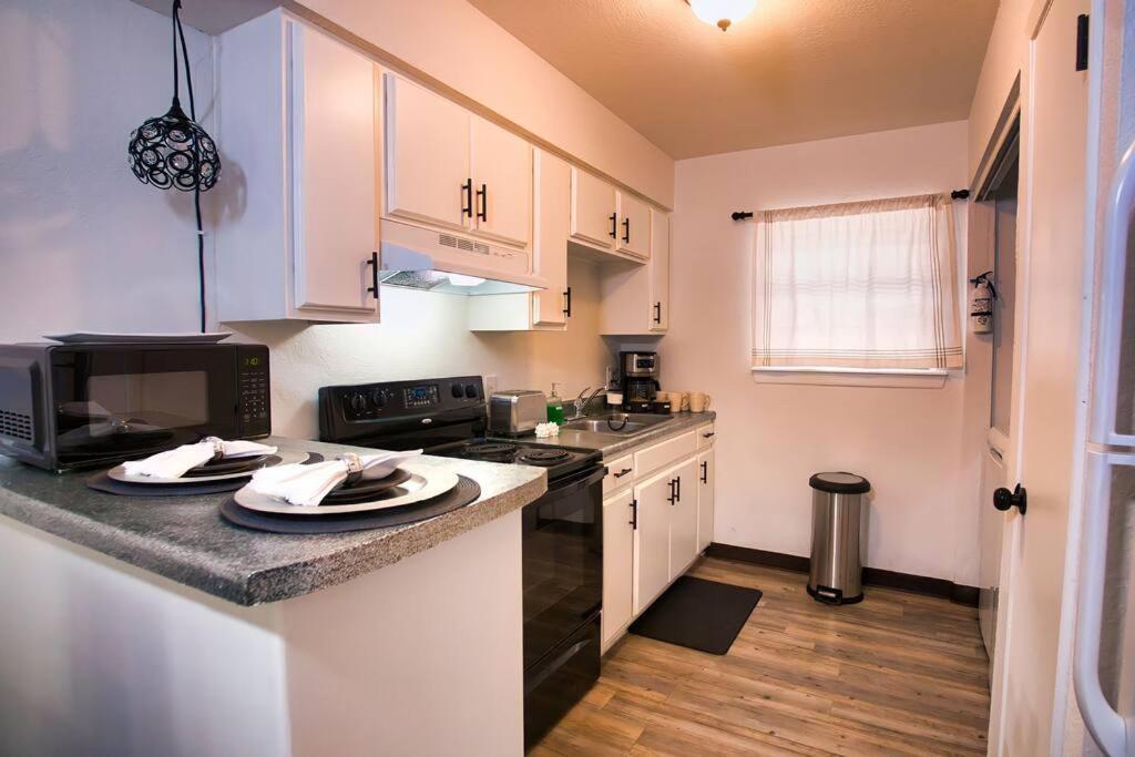 Chic & Cozy 2 Bedroom - 1 Bathroom - Rated Best Eagle Pass Zewnętrze zdjęcie