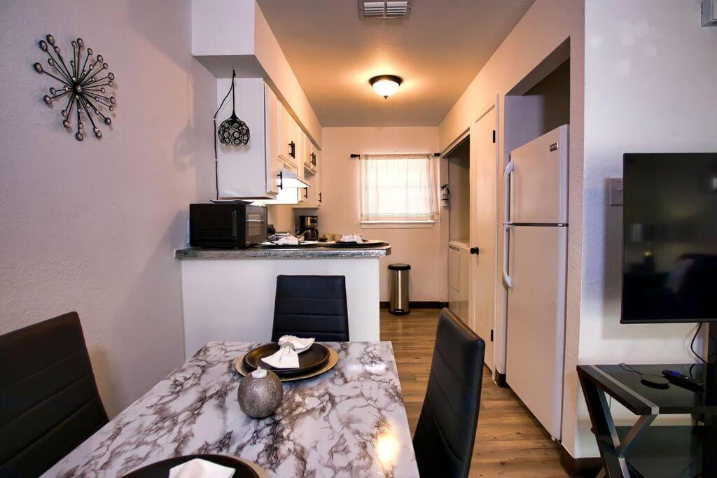 Chic & Cozy 2 Bedroom - 1 Bathroom - Rated Best Eagle Pass Zewnętrze zdjęcie