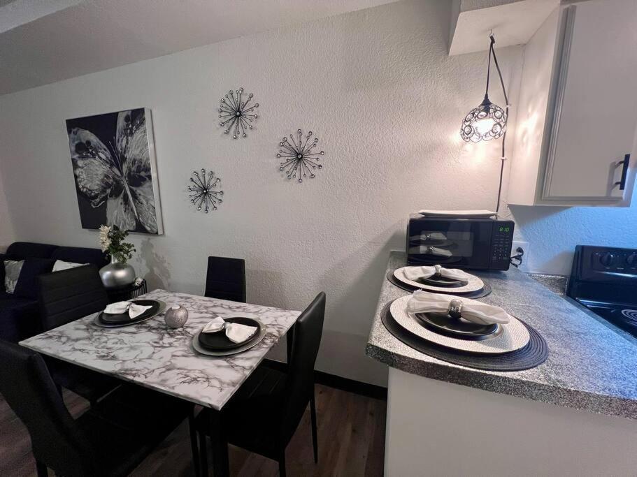 Chic & Cozy 2 Bedroom - 1 Bathroom - Rated Best Eagle Pass Zewnętrze zdjęcie